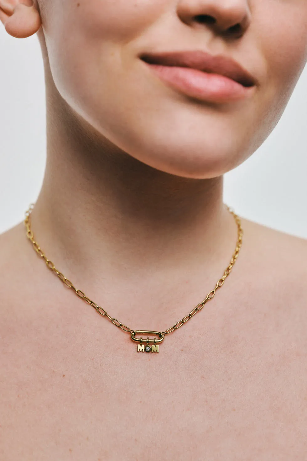 Necklaces MOM Necklace, diamond, yellow gold with fast delivery from Guzema