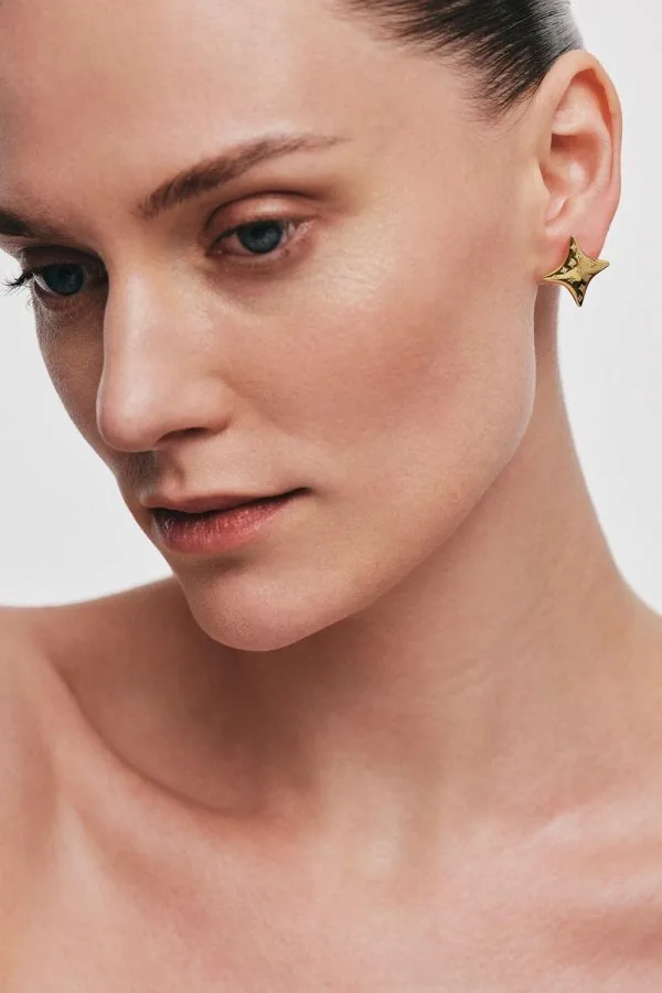 Earrings Cluster Star Stud Earrings, diamonds, yellow gold for a unique and sophisticated look