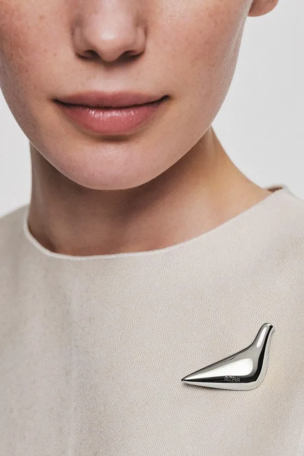 Brooches Bird Girl Brooch, white gold for a sophisticated look