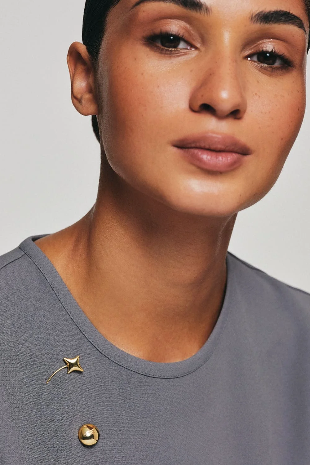 Brooches Star Brooch, yellow gold for a sophisticated look