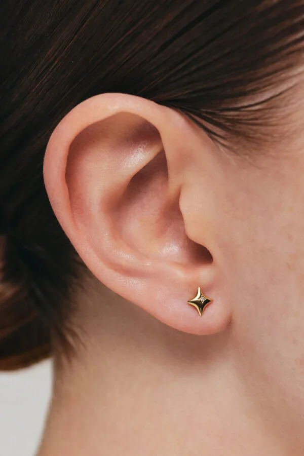 Earrings Halo Star Stud Earrings, diamonds, yellow gold for a unique and sophisticated look