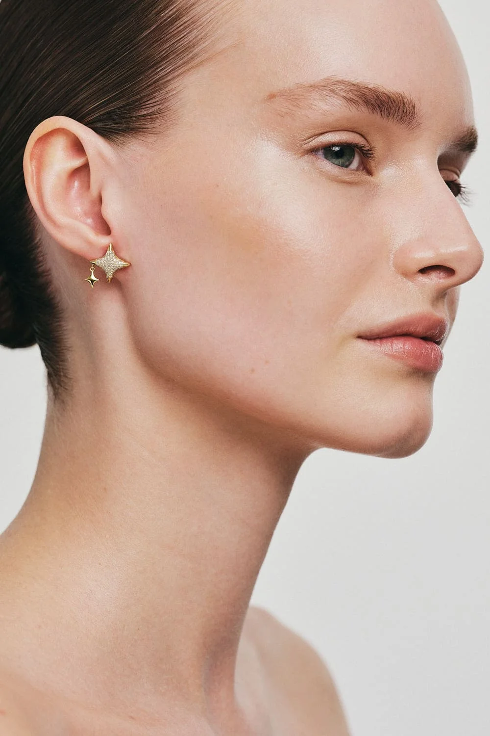 Earrings Star Charm Stud Earrings, diamonds, yellow gold with timeless design by Guzema