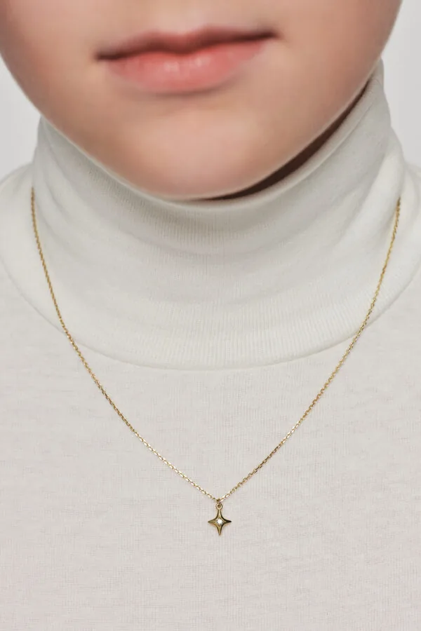 Custom Necklaces Mini Star Pendant, diamonds, yellow gold for a luxurious style