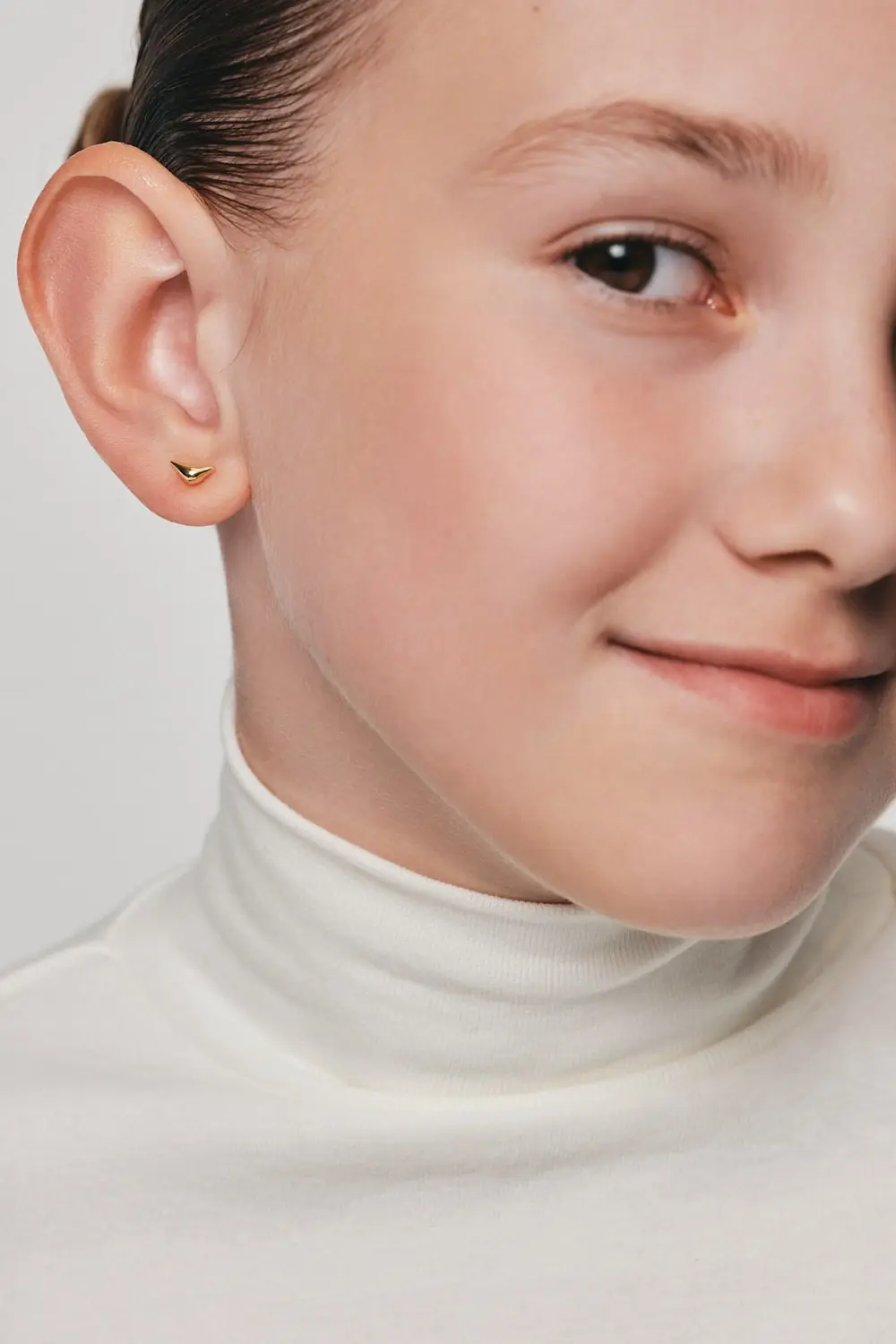 Earrings Mini Bird Girl Stud Earrings, yellow gold for a unique and sophisticated look
