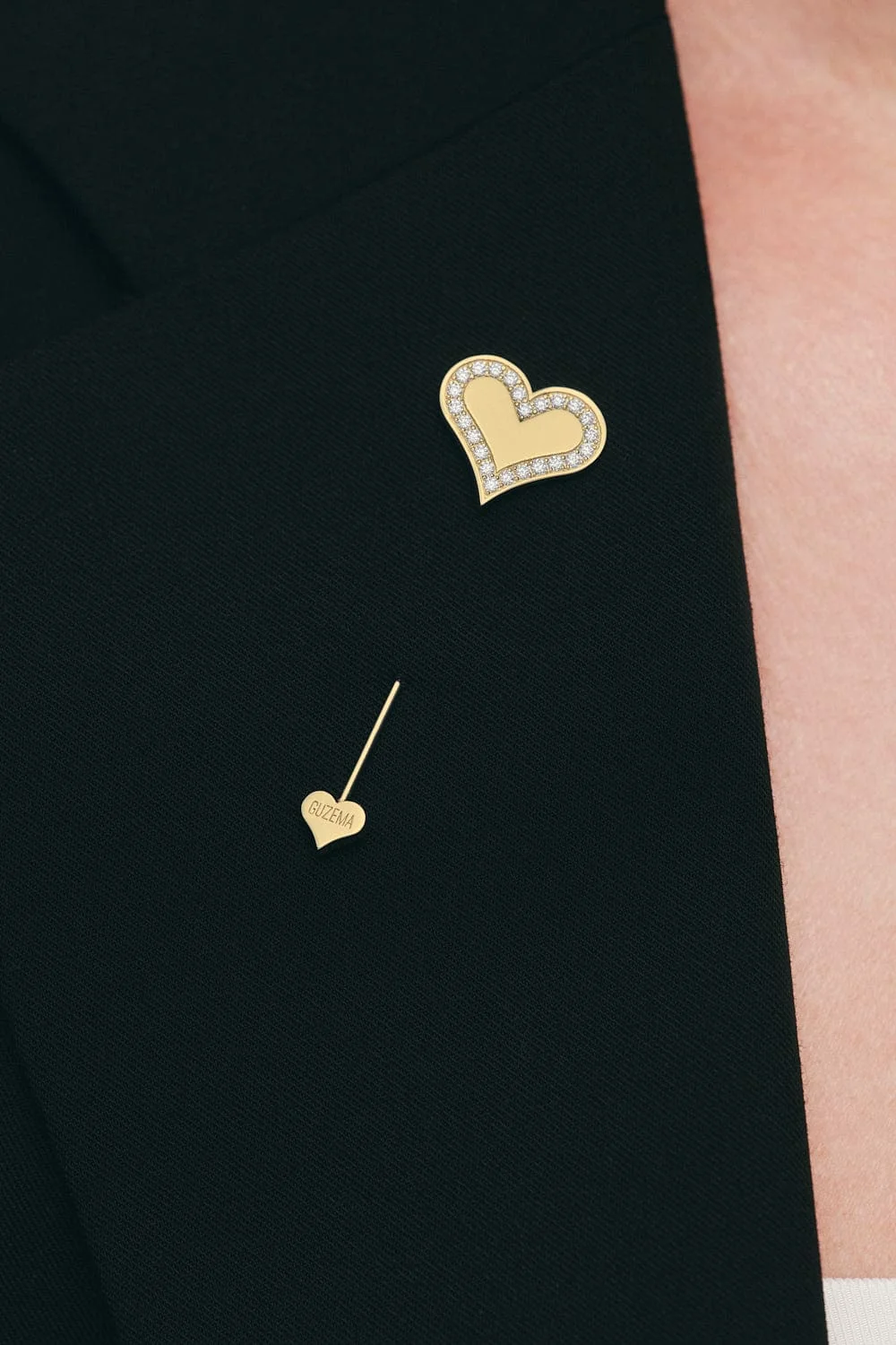 Brooches Heart Stick Pin with Diamond Outline, yellow gold for personalized elegance