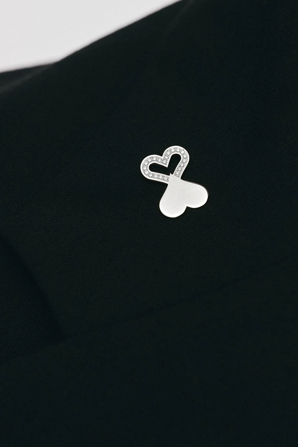 Brooches Duo Heart Brooch with Diamond Outline, white gold with unique touch available online