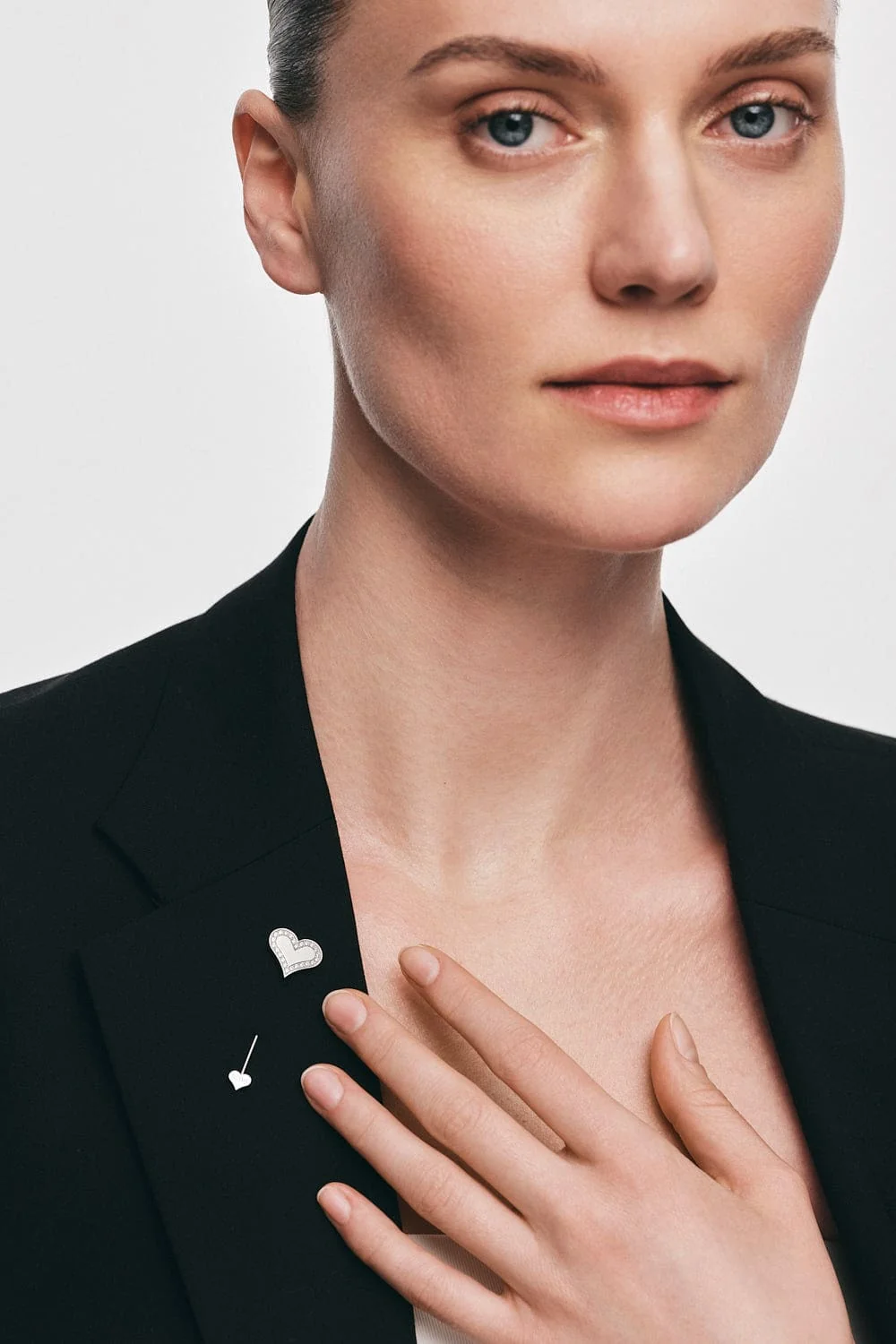 Brooches Heart Stick Pin with Diamond Outline, white gold with unique touch available online