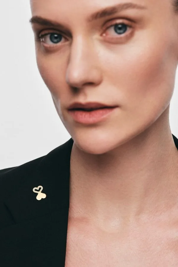 Brooches Duo Heart Brooch with Diamond Outline, yellow gold with unique touch available online