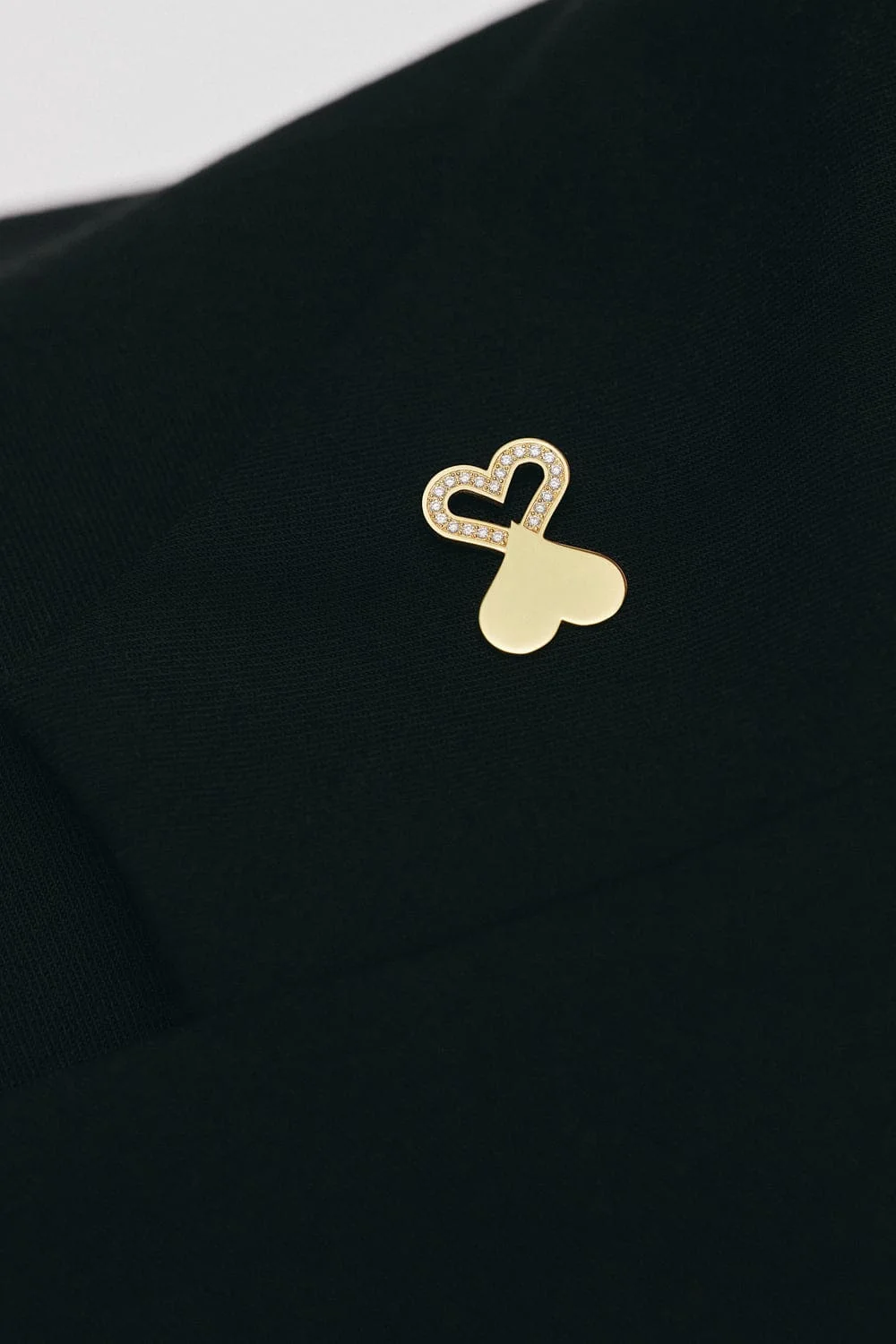 Brooches Duo Heart Brooch with Diamond Outline, yellow gold for personalized elegance