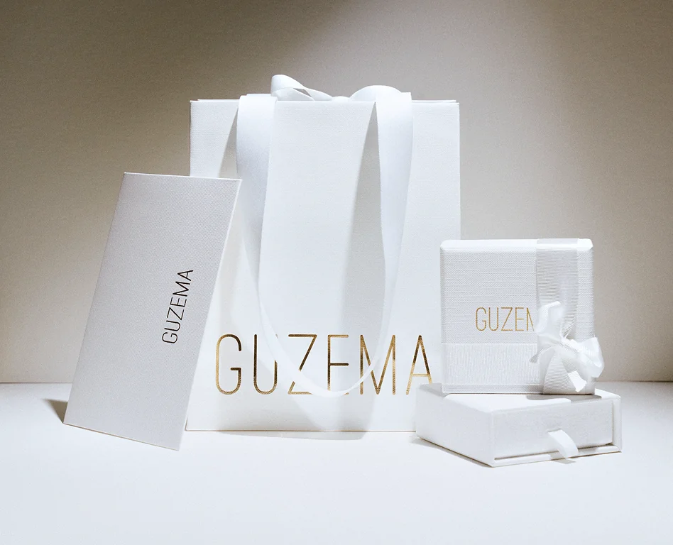 COMPLIMENTARY GIFT PACKAGING
