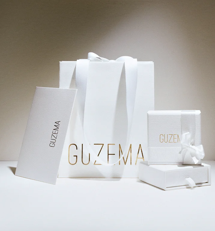 COMPLIMENTARY GIFT PACKAGING